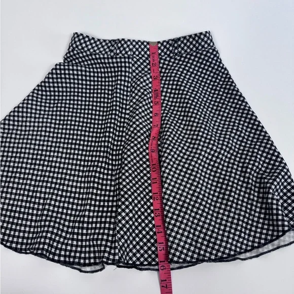 ❌SOLD❌ Aritzia Talula Black/White Plaid Mini Skirt - Picture 3 of 6